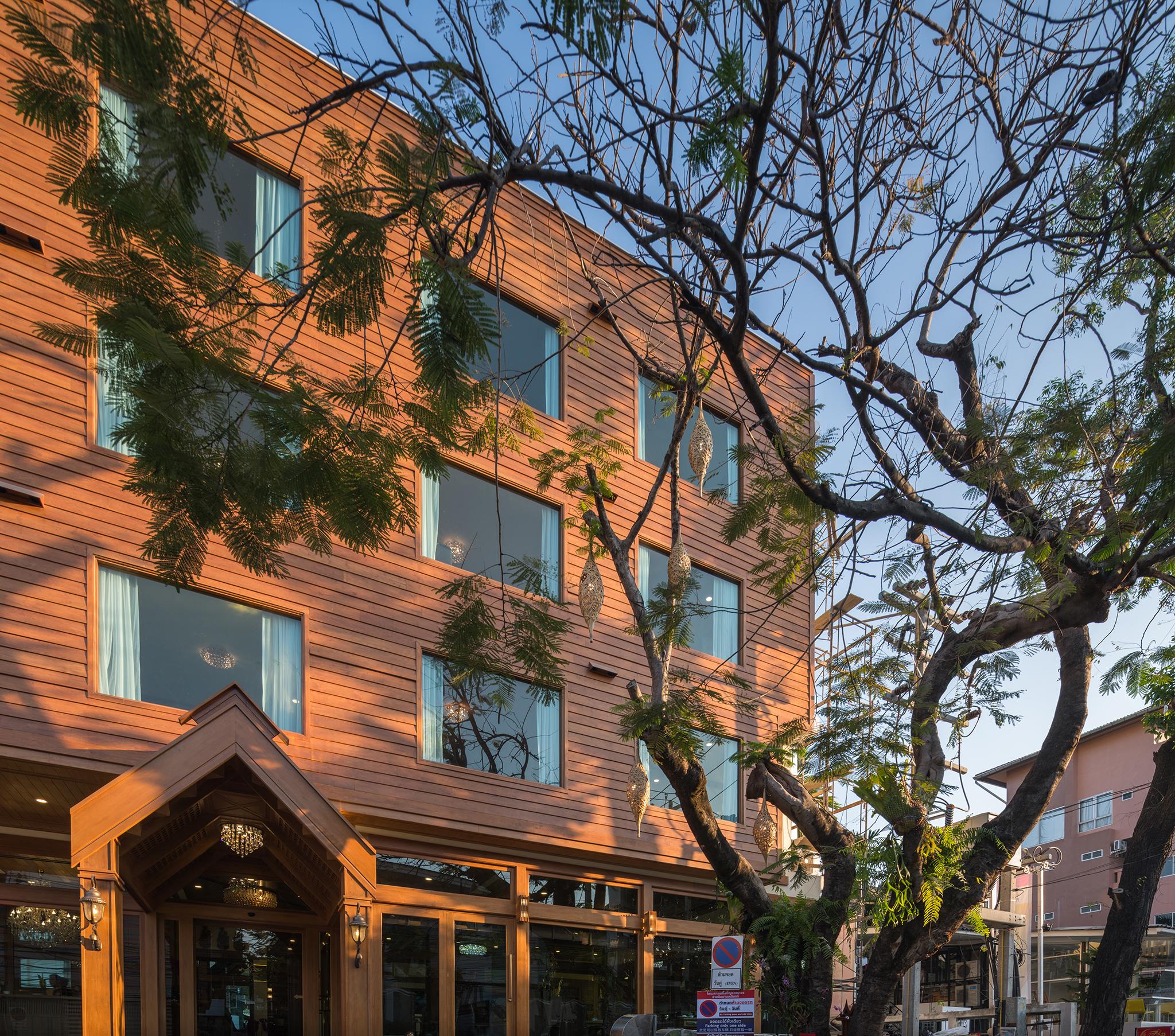 Peak Nimman Prestige Hotel Chiang Mai Exterior photo